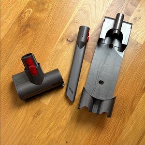 Dyson V7 V8 Docking Station, mini head, crevice attachment